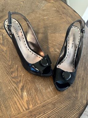 Gianni Bini black patent leather sling back size 6